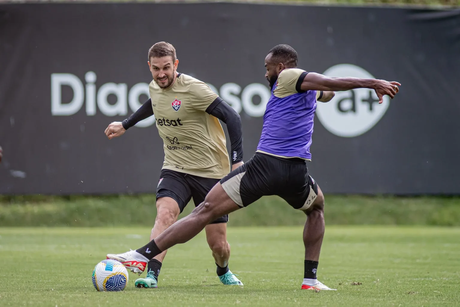 Criciúma Visita o Vitória em Busca de Recuperação no Campeonato Brasileiro