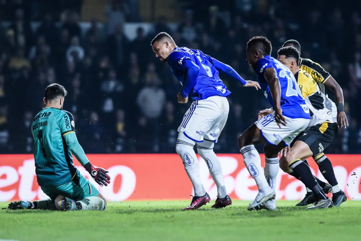 "Cruzeiro Acumula Longa Estiagem como Visitante e Assume Posição Oposta ao Líder do Campeonato Brasileiro 2023"