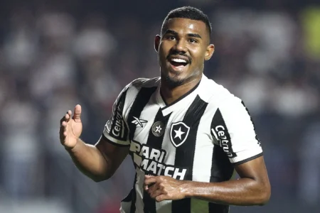 "Cuiabano se destaca no Botafogo e desperta interesse de olheiros europeus"