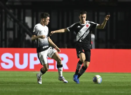 Análise: Derrota do Corinthians Destaca Desafios e Oportunidades para Ramón Díaz