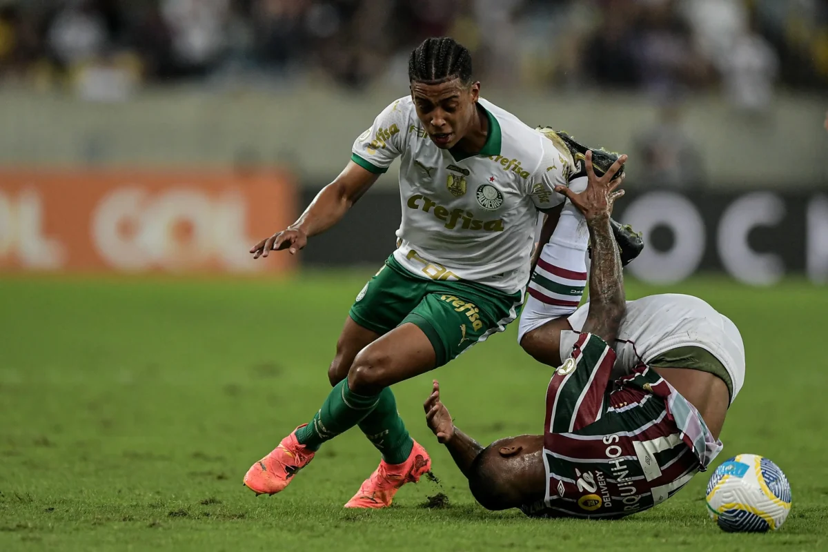 "Desempenho Fraco do Palmeiras Resulta em Derrota Contra o Fluminense"