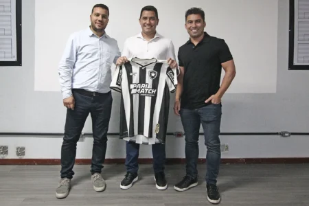 "Diretor de Futebol do Botafogo, Pedro Martins Assume Cargo com Mentalidade Vencedora"