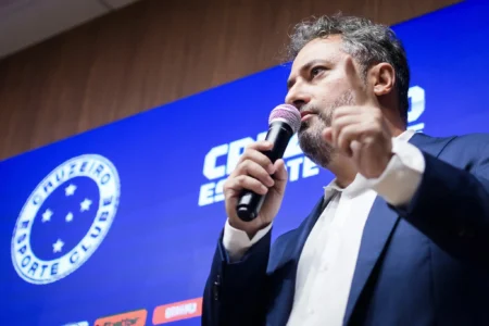 "Diretor do Cruzeiro detalha contratações e projeta objetivos para a temporada"
