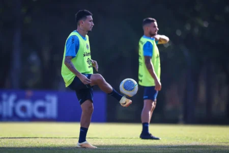 "Dodi vê Momento Promissor do Grêmio e Ressalta Melhoria da Confiança Antes da Copa do Brasil"