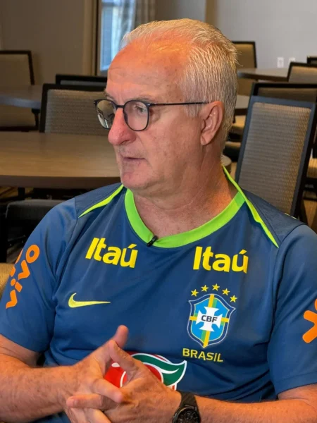 "Dorival Júnior destaca a importância da paciência na reação da Seleção Brasileira: 'Resultado não vem do dia para a noite'"