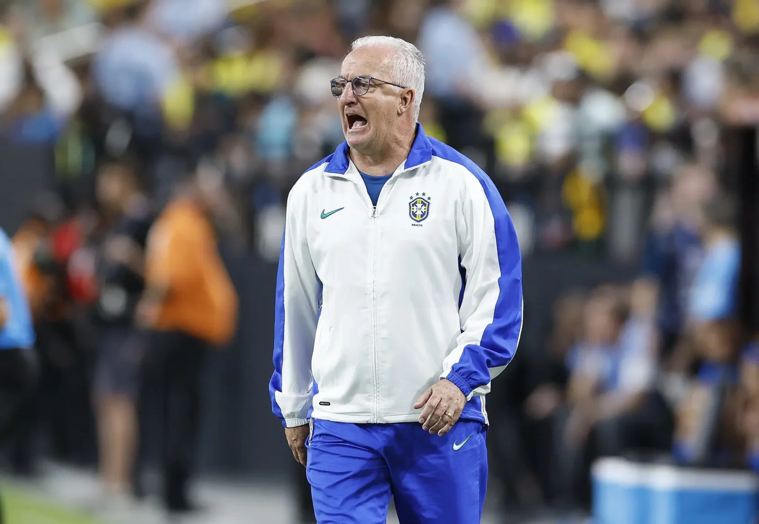 "Dorival Júnior Elogia a Seleção Colombiana, Anuncia Mudanças na Seleção Brasileira e Descarta Poupar Jogadores"