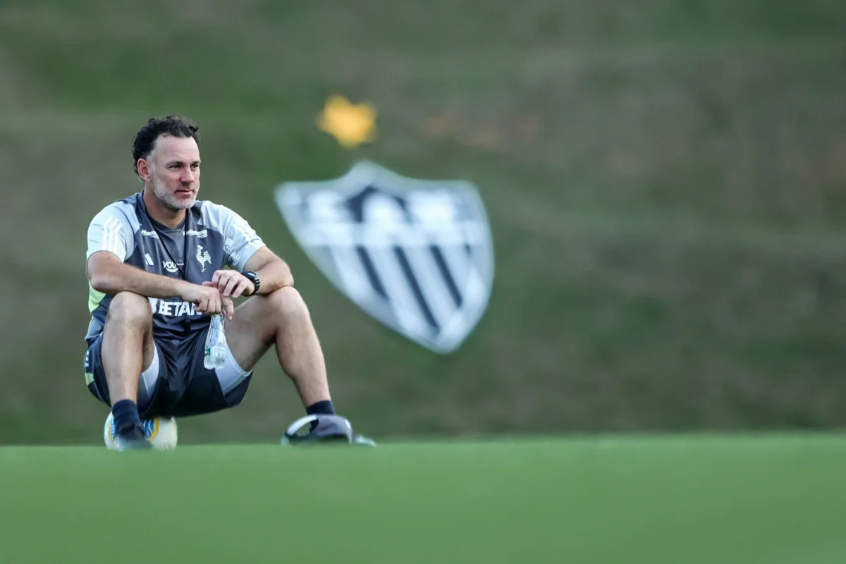 "Dos Bastidores ao Gramado: A Jornada da Escolha de Treinadores no Atlético-MG"