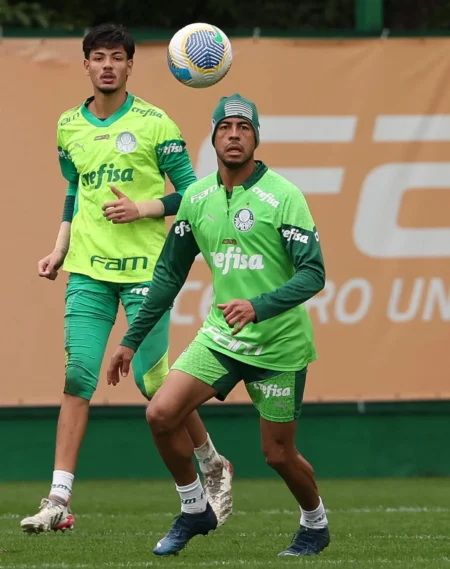 "Escalação do Palmeiras: Mayke de volta, Murilo ainda incerto para partida contra o Flamengo"