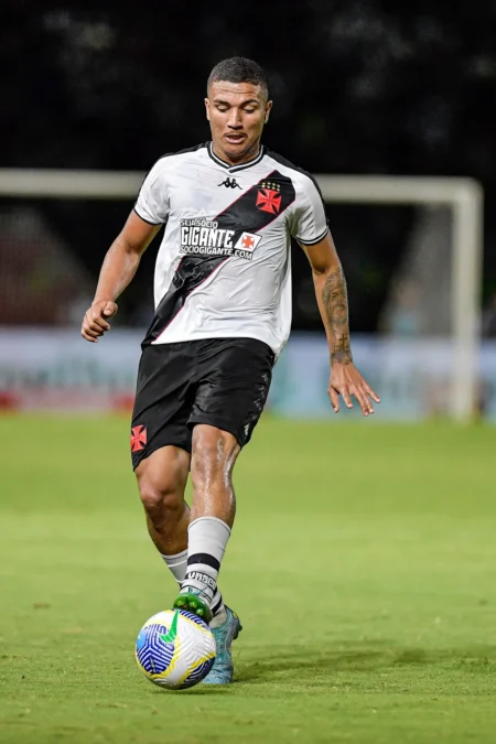 Escalação do Vasco: Mateus Carvalho Confirmado como Titular Contra o Fortaleza