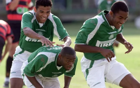 "Ex-jogador do Palmeiras se torna treinador em divisão inferior e critica altos salários das categorias de base: 'Ganhava apenas R$ 200'"