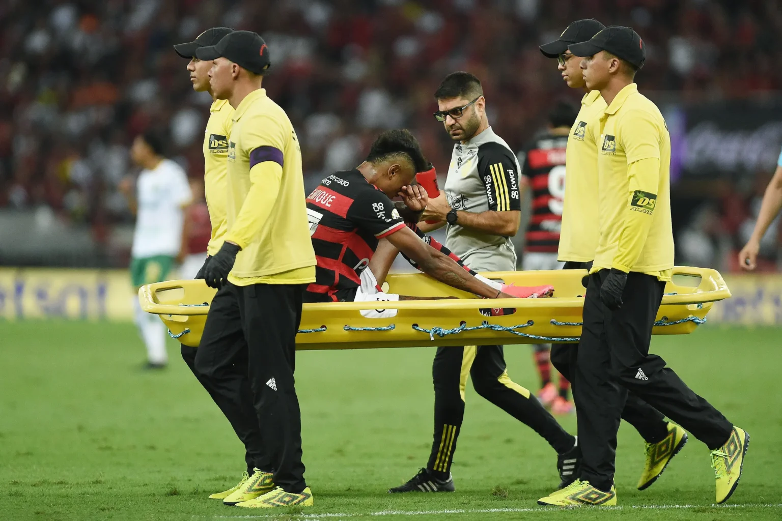 Flamengo: Bruno Henrique sofre entorse no tornozelo em partida contra o Cuiabá