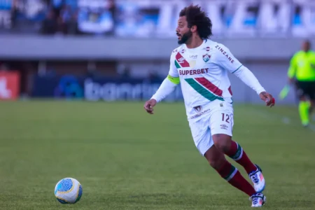 "Fluminense Sofre Baixa: Atacante Marcelo Fora por Lesão na Coxa"