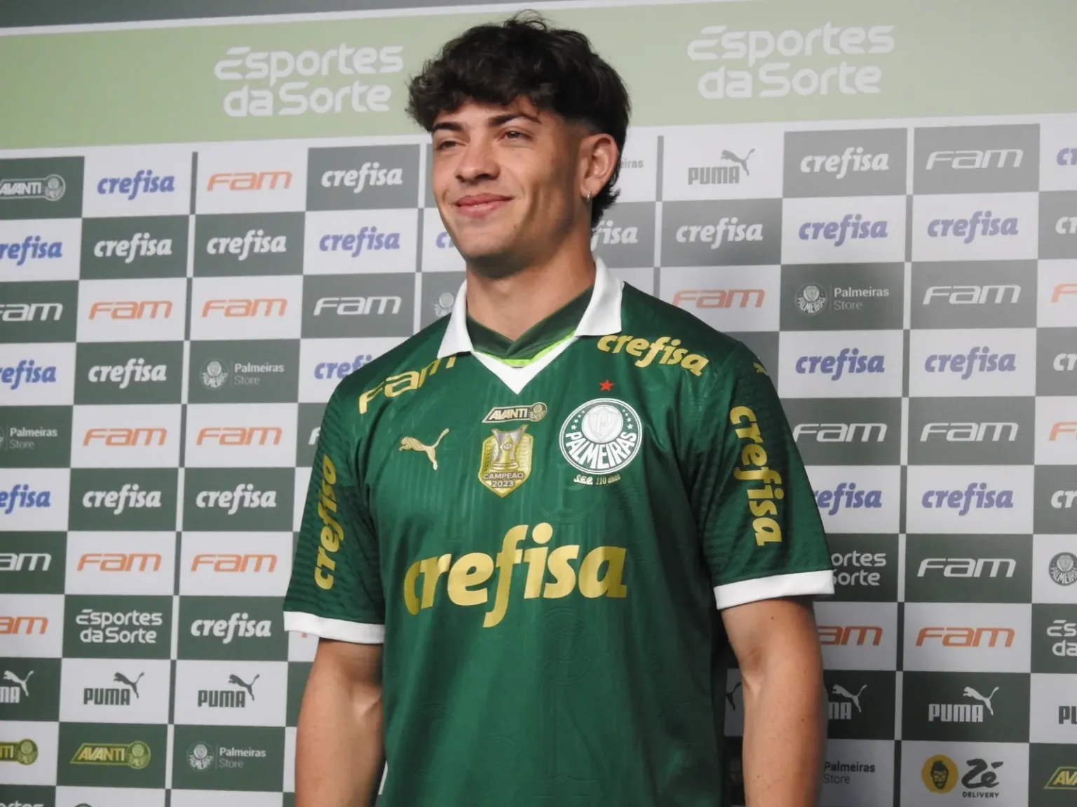 "Giay Revela Razão de Escolher Palmeiras sobre Atlético de Madrid: 'Preferi Vir para Crescer'"