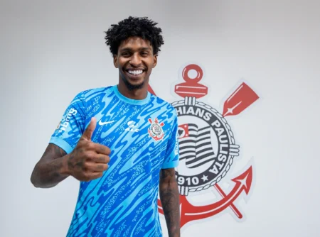 "Goleiro Hugo Souza: Pronto para o Desafio como Camisa 1 do Corinthians após Aprender com Erros"