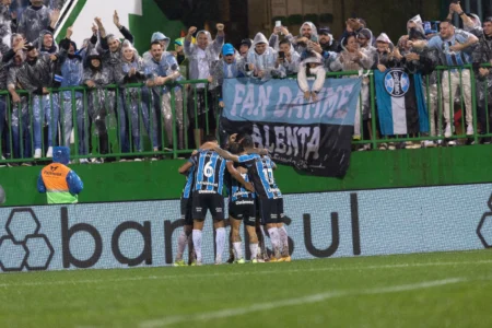 "Grêmio supera e vence, dando importante passo para sair da zona de rebaixamento do Campeonato Brasileiro"