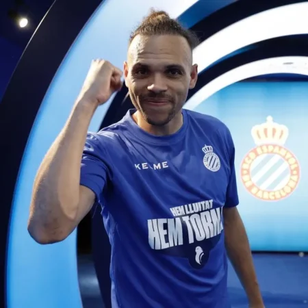 Título otimizado para SEO em Português-BR: Grêmio anuncia a contratação do atacante Martin Braithwaite