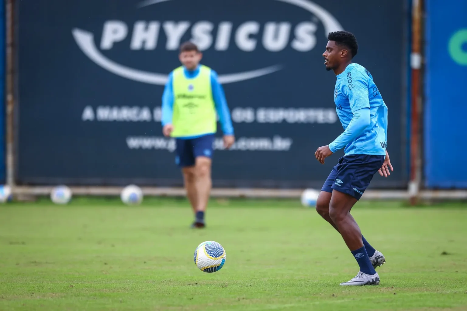 "Grêmio Escalação: Renato Gaúcho Enfrenta Três Ausências na Zaga para Partida Contra o São Paulo"