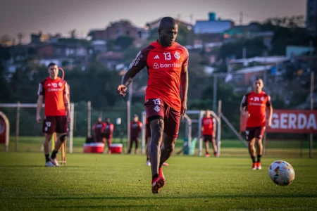 "Inter Recupera Três Jogadores Titulares para Duelo Decisivo contra o Rosario Central"