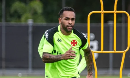 "Jogador Alex Teixeira Afirma Desejo de Retornar ao Vasco da Gama Sempre Que Possível"