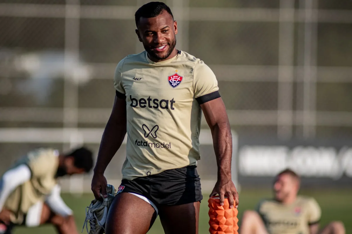 "Jogador do Vitória, Luan Santos, Diagnosticado com Lesão na Coxa"