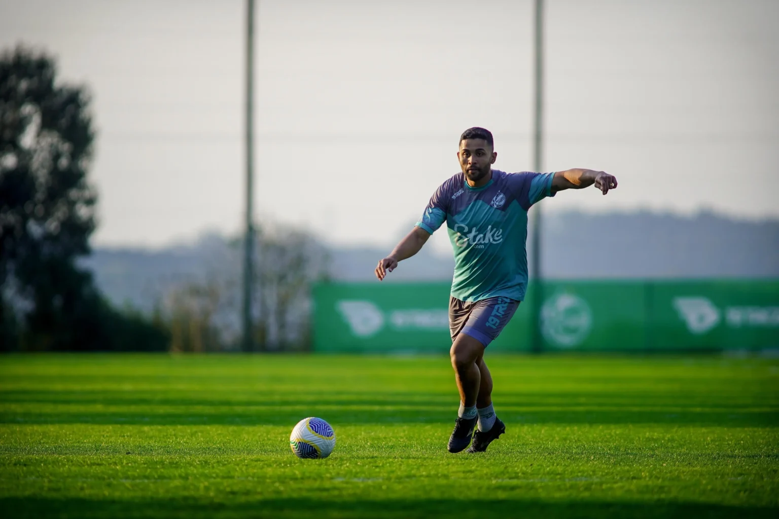 "Juventude Enfrenta Desafio Defensivo Modificado Contra o Fluminense"