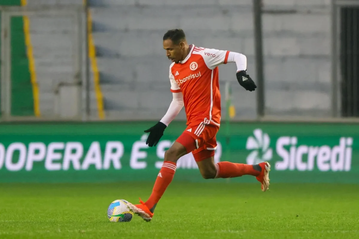 "Lesão Muscular de Fernando Afeta Escalação do Inter nas Próximas Rodadas"