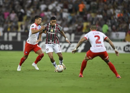 "Lesão na Coxa Esquerda Faz Alexsander Desfalcar Fluminense Contra o Palmeiras"