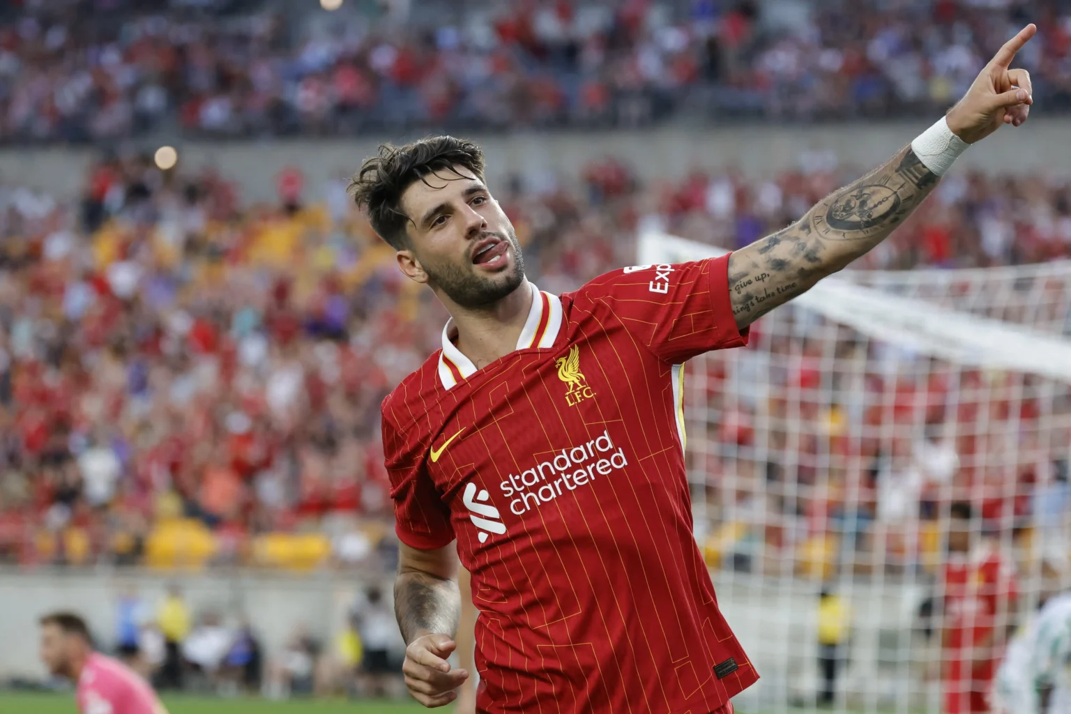 "Liverpool vence Betis em jogo amistoso - Estreia do técnico Arne Slot"