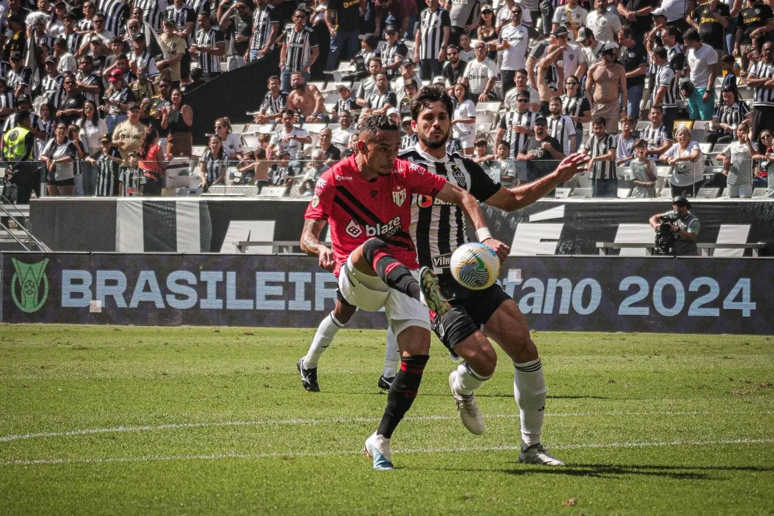 Luís Fernando Busca Consolidar Marca Histórica com Vitória e Boa Atuação diante do Bragantino