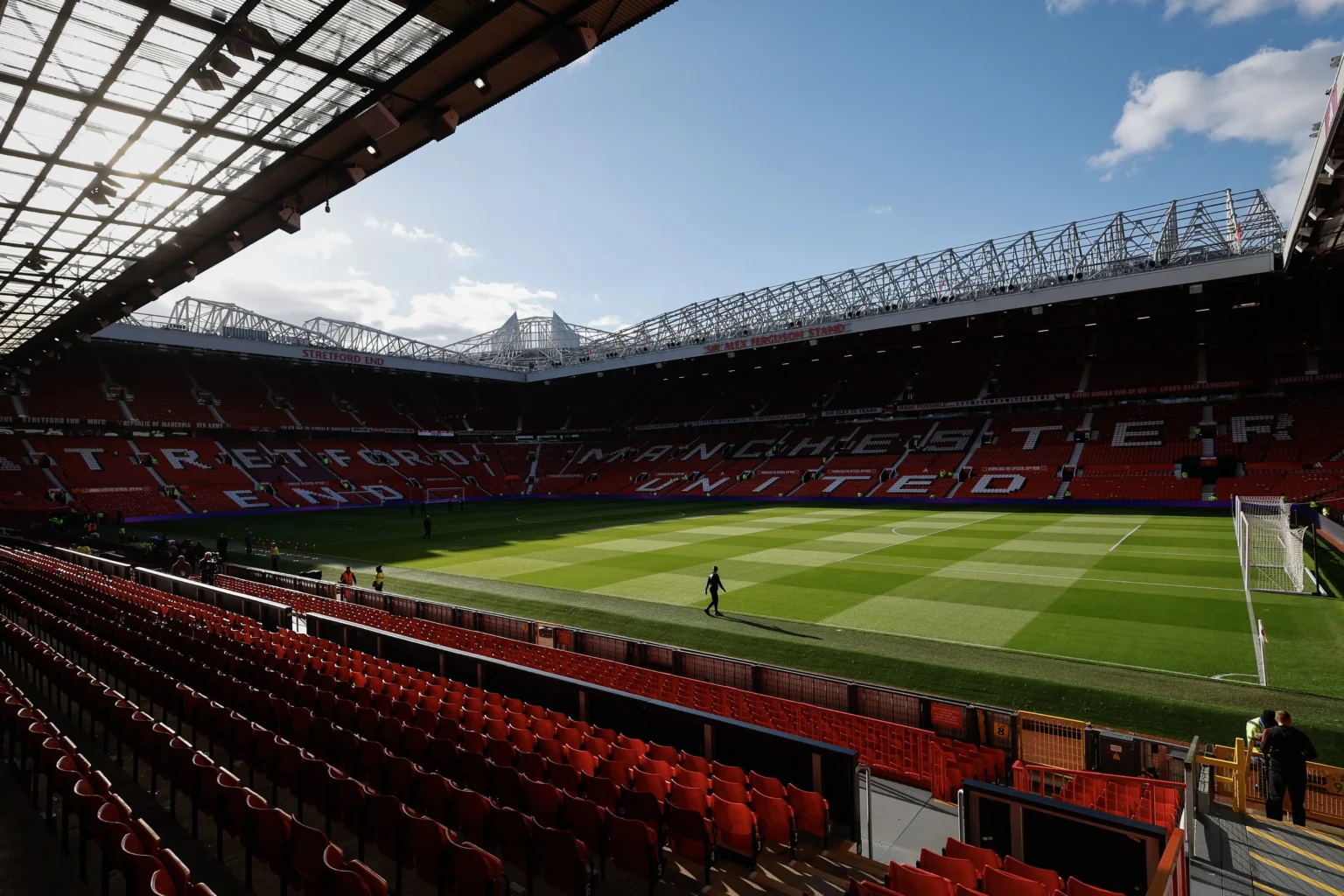 Manchester United Planeja Construir Novo Estádio Gigante de 100 Mil Lugares