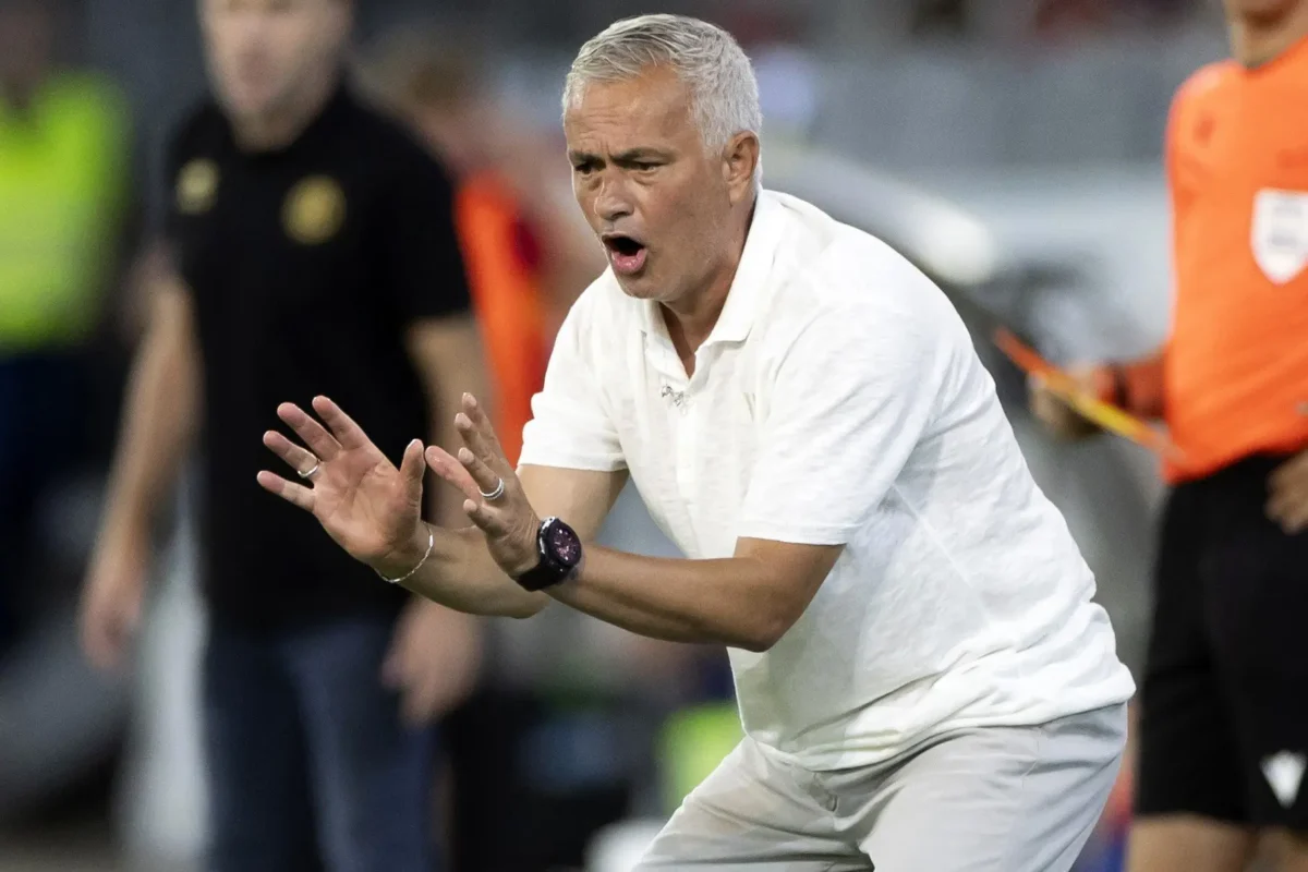 Mourinho estreia no Fenerbahçe com virada épica na pré-Champions