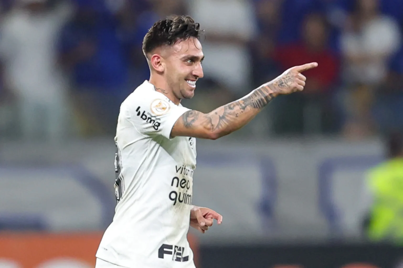 "Novo Alvo: Gustavo Mosquito do Corinthians em Foco na Avaliação do Santos"