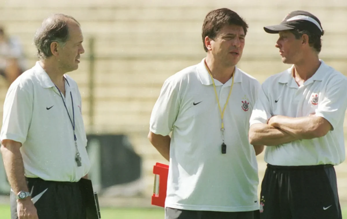 "O breve e turbulento período de Tevez como técnico do Corinthians: uma análise do último argentino à frente da equipe antes de Ramón Díaz"