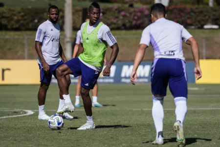 "Palacios, Cruzeiro's Midfielder, Arrives in Recife to Undergo Medical Exams and Be Officially Signed by Sport"