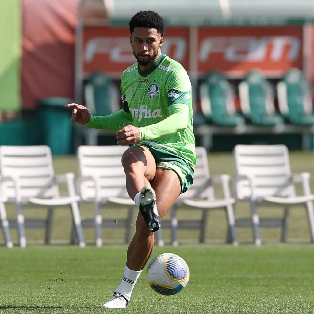 Palmeiras anuncia início da transição de Murilo e Estêvão em espera por exames no tornozelo