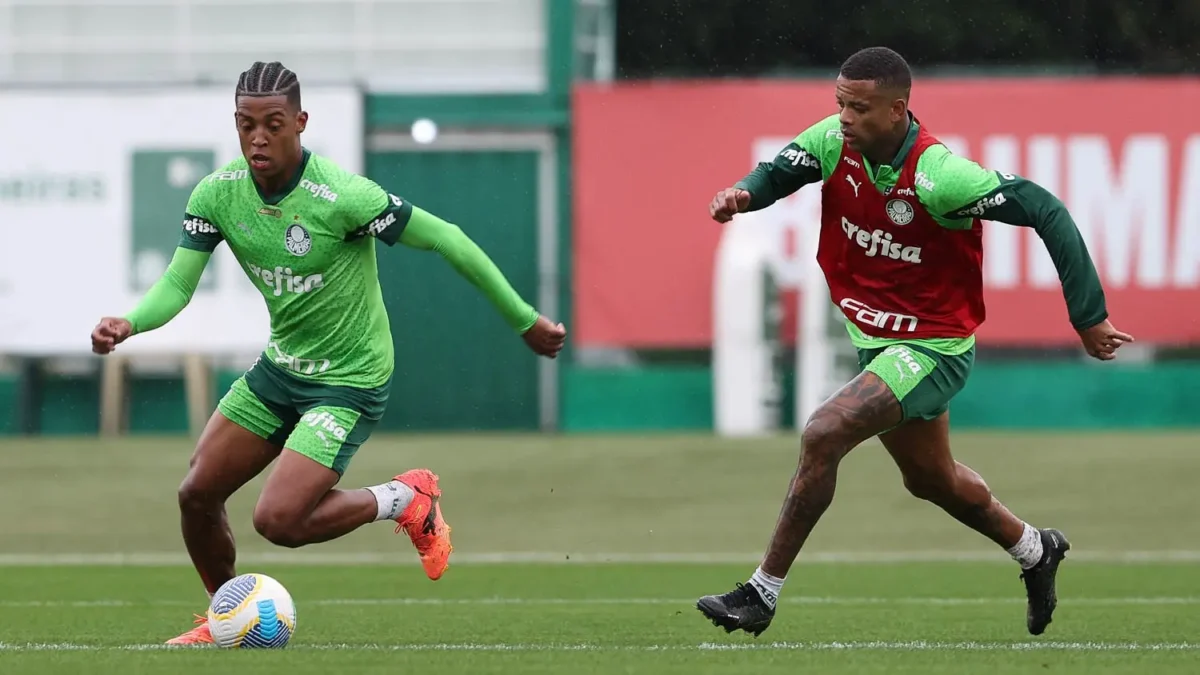 "Palmeiras descarta reforço na lateral-esquerda e treinador valoriza dupla após lesão de Piquerez"