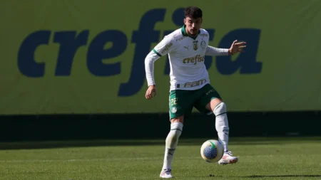 Piquerez sofre lesão no menisco do joelho esquerdo e pode perder parte da temporada pelo Palmeiras