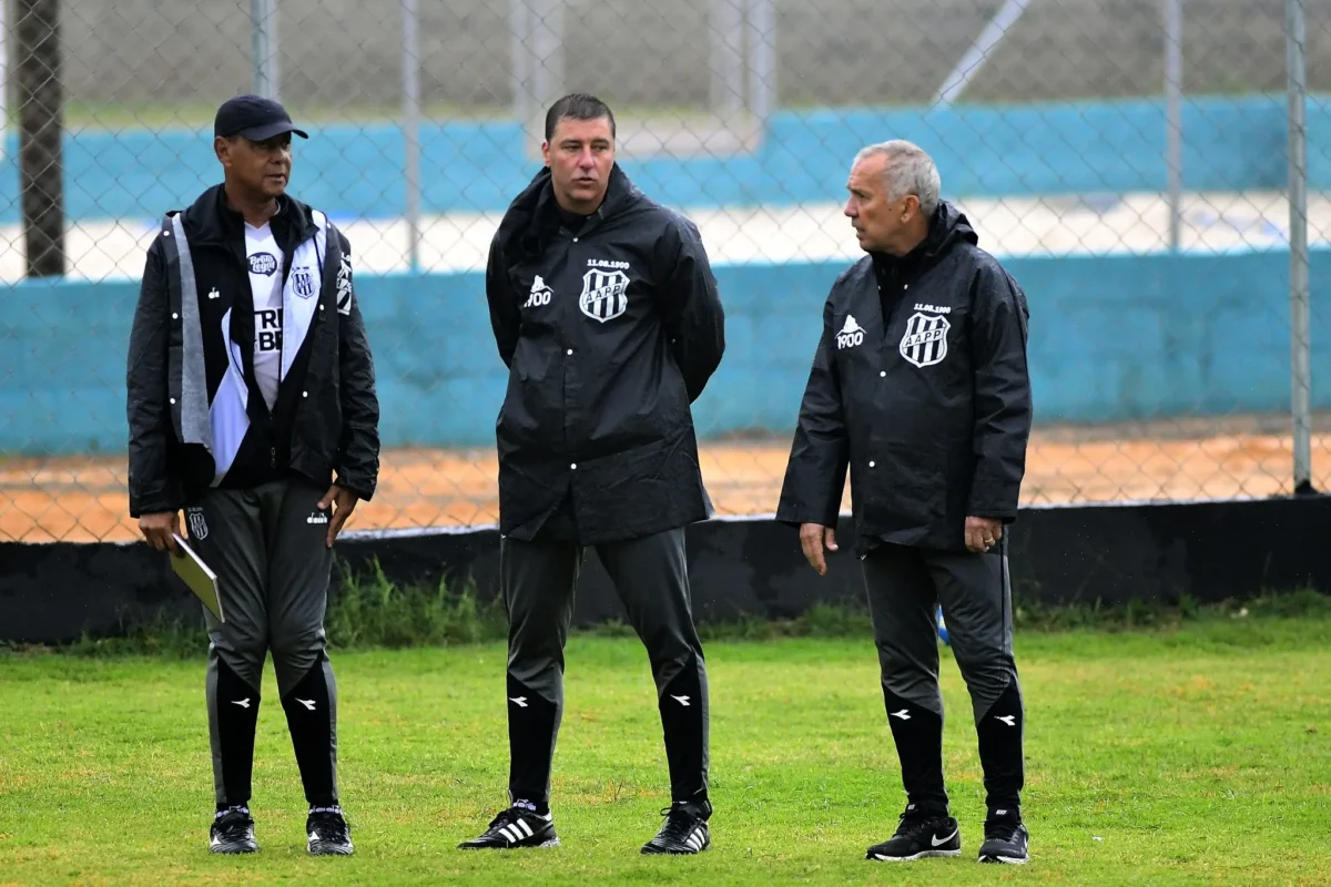 "Ponte Preta define escalação: time encerra preparação com três alterações para enfrentar o Mirassol"