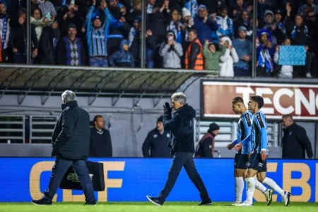 "Renato Gaúcho Ajusta Estratégia com o Grêmio Visando Retomada de Vitórias em Casa e Reação no Campeonato Brasileiro"