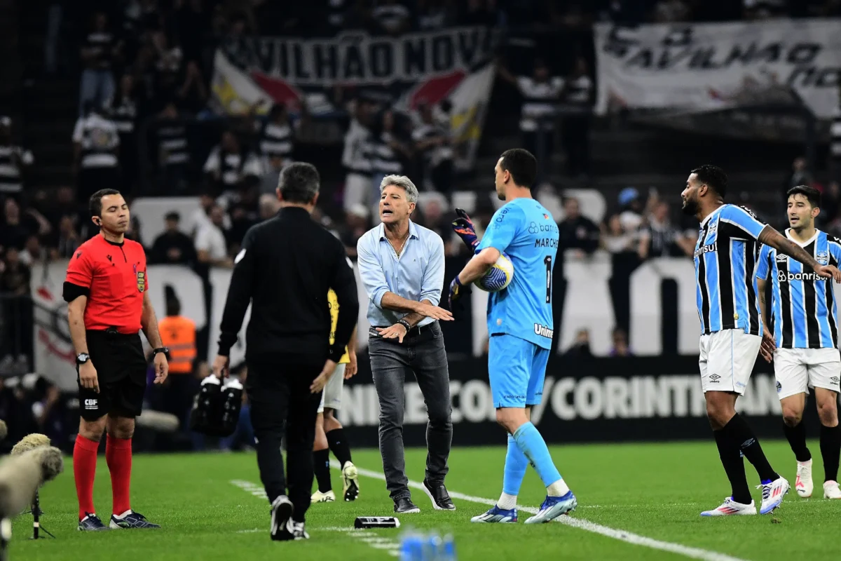 "Renato Gaúcho Critica Decisão Polêmica da CBF em Empate do Grêmio: 'Arranha a Imagem do Clube'"