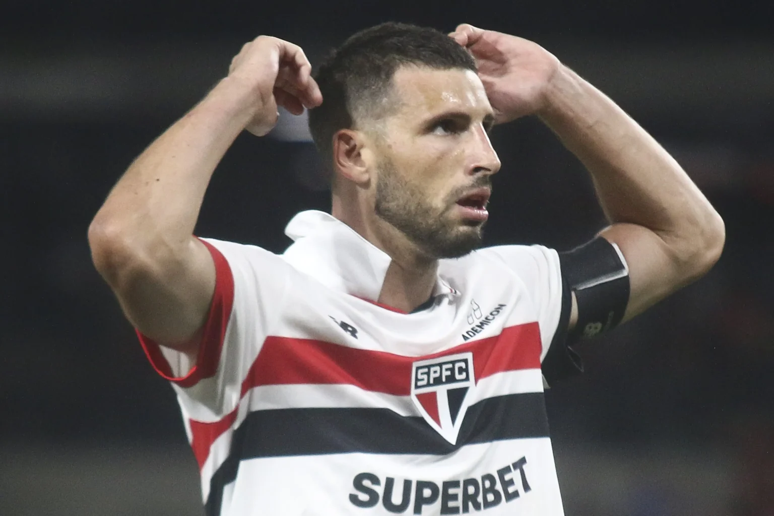 "São Paulo: Ausência de Calleri e Expulsão de Zubeldía Marcam Confronto contra o Bragantino"