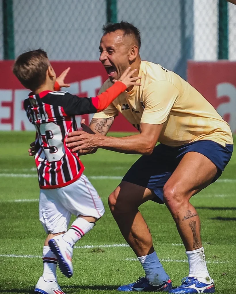 São Paulo Convoca Jogadores Juvenis; Calleri Incerto para Próximo Jogo