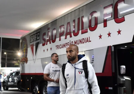 "São Paulo perde Lucas Moura por suspensão no confronto contra o Fortaleza"