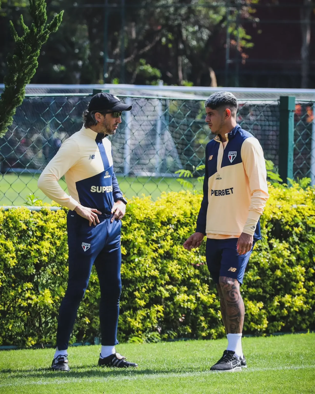 "São Paulo se prepara para confronto contra o Flamengo; Ausência de Luciano é destaque"