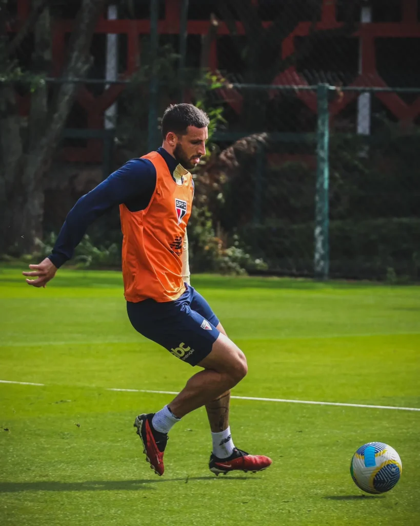 "São Paulo se Prepara para Confronto Crucial contra o Grêmio"