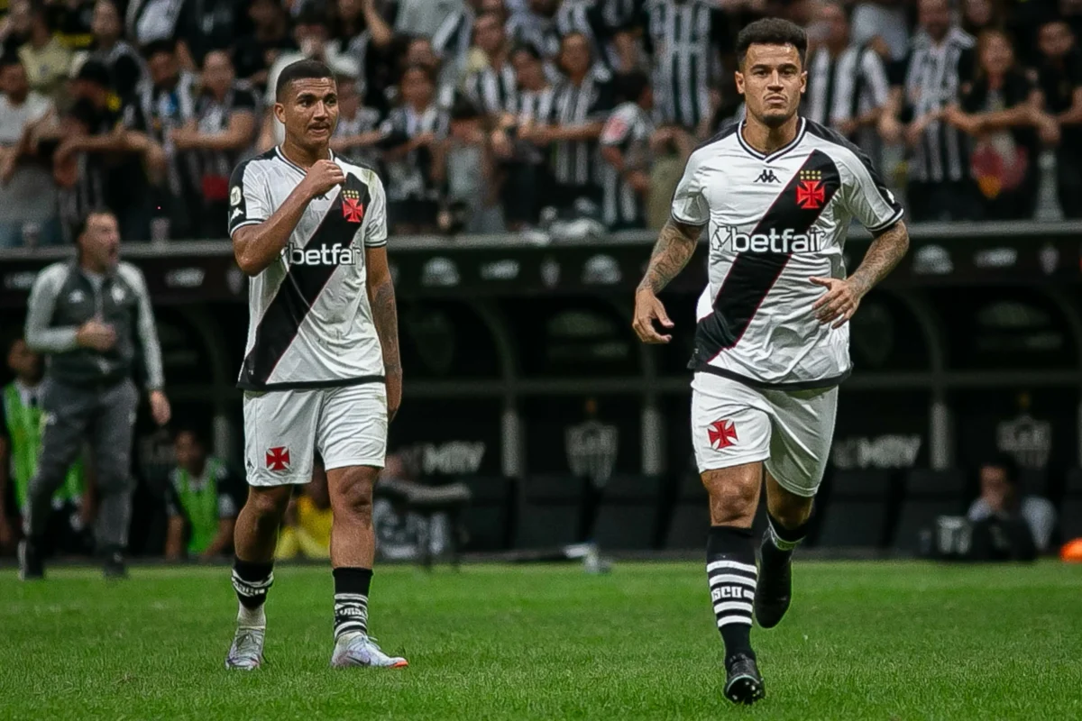 "Vasco apresenta trio de reforços: Coutinho, Emerson e Alex ampliam opções de Rafael Paiva"