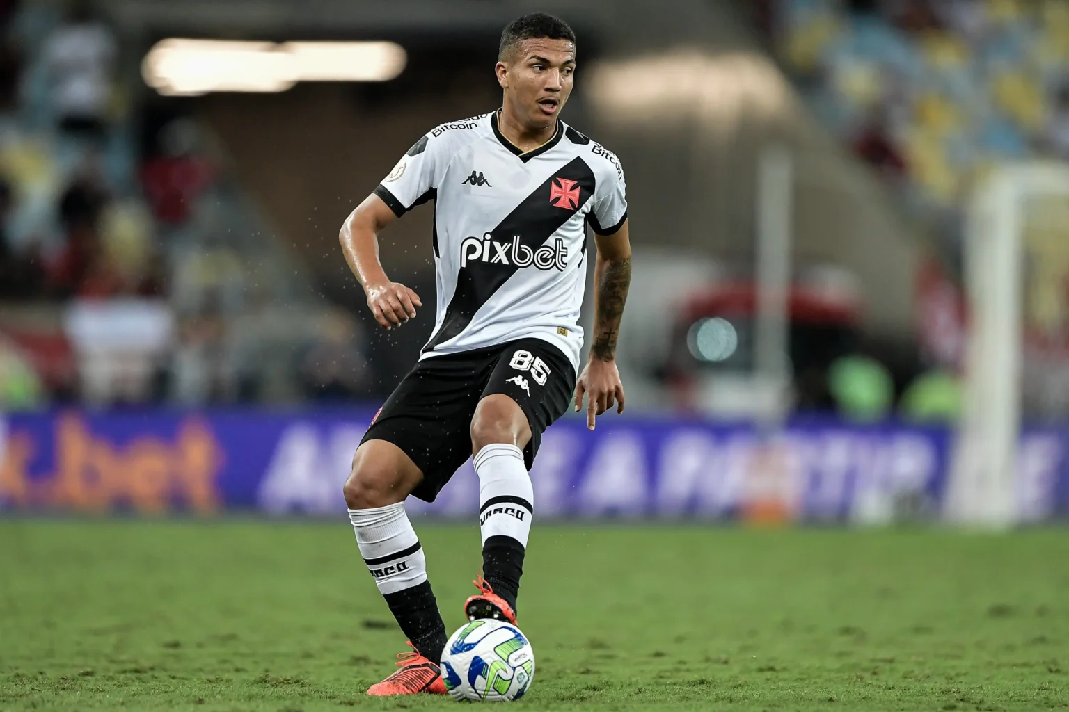 "Vasco Enfrenta Ausências Importantes Contra o Bragantino e Evita Repetir Escalação no Brasileirão"