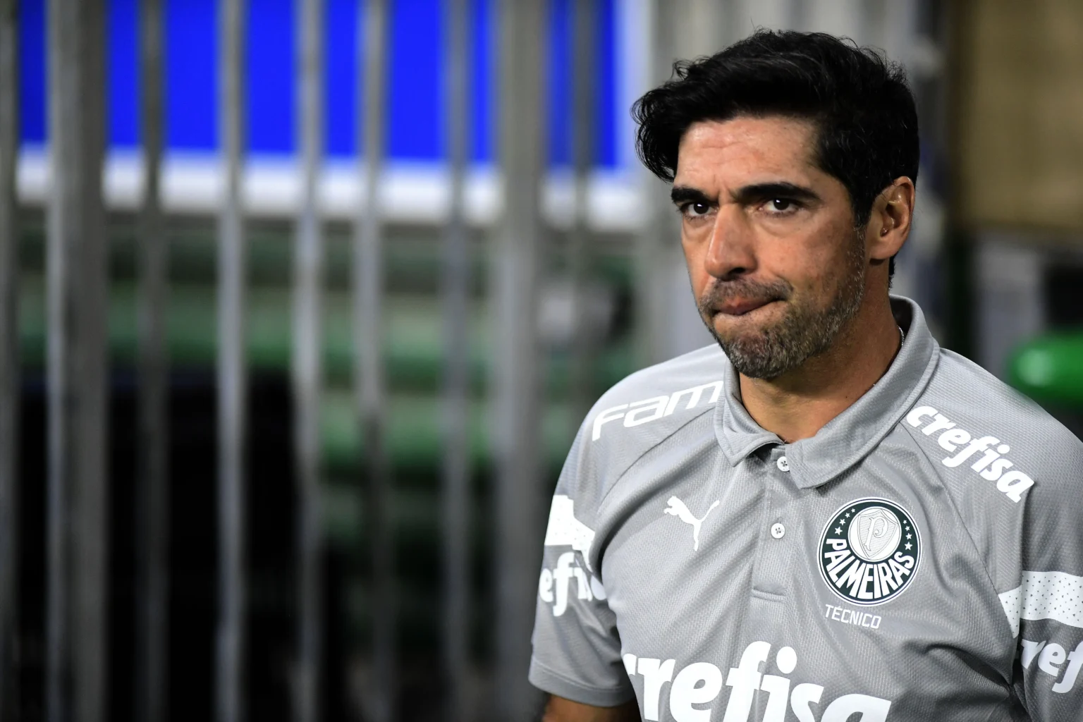 Abel Ferreira comenta sobre a eliminação do Palmeiras na Libertadores: "Caiu de cabeça erguida com sentimento de orgulho"