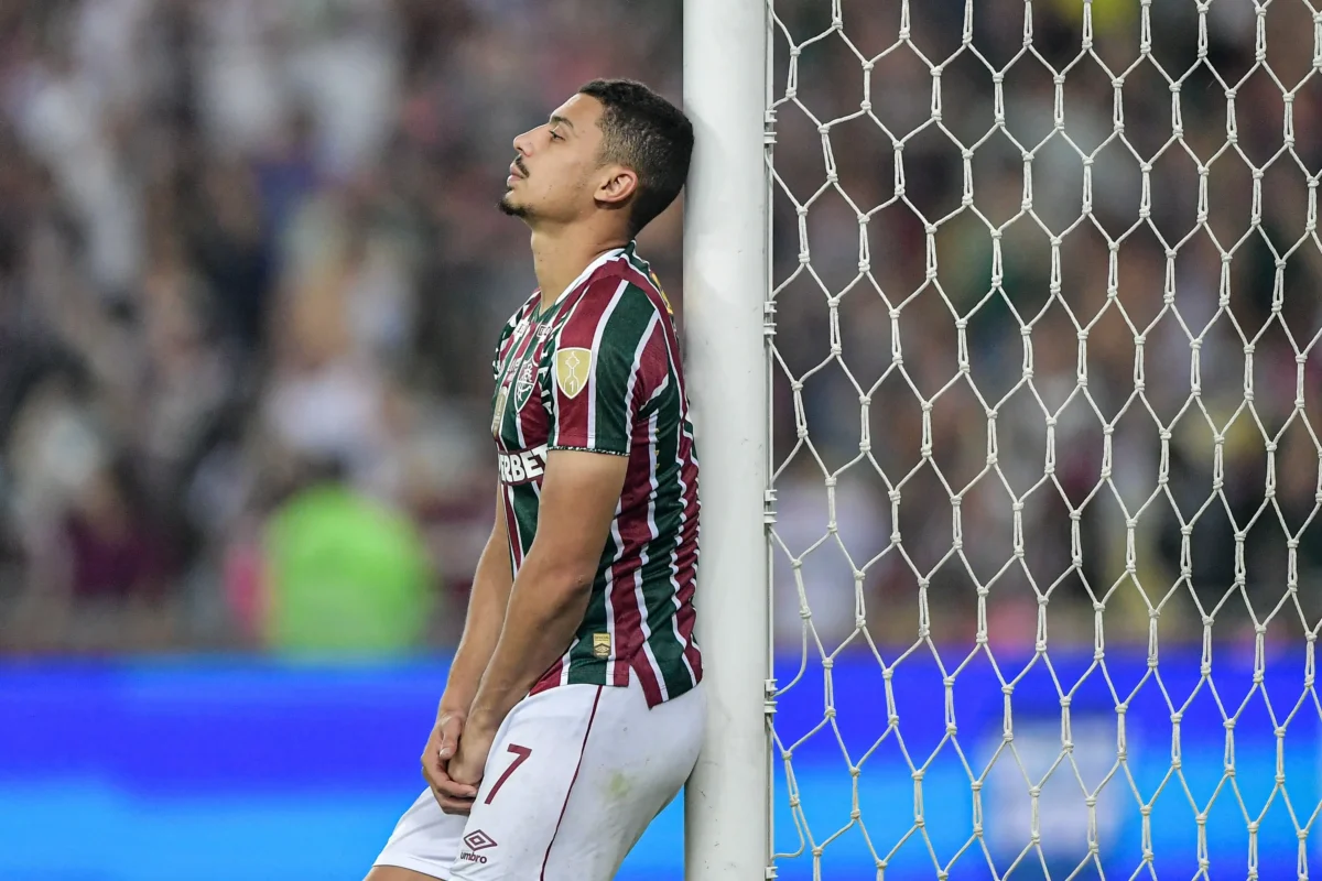 André André Chora ao se Despedir do Fluminense após Acordo com o Wolverhampton