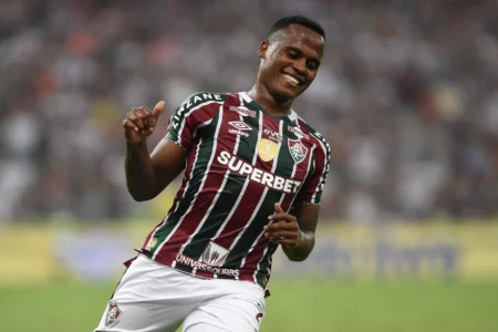 Arias assume papel de protagonista no Fluminense: "Estou ciente da responsabilidade que carrego"